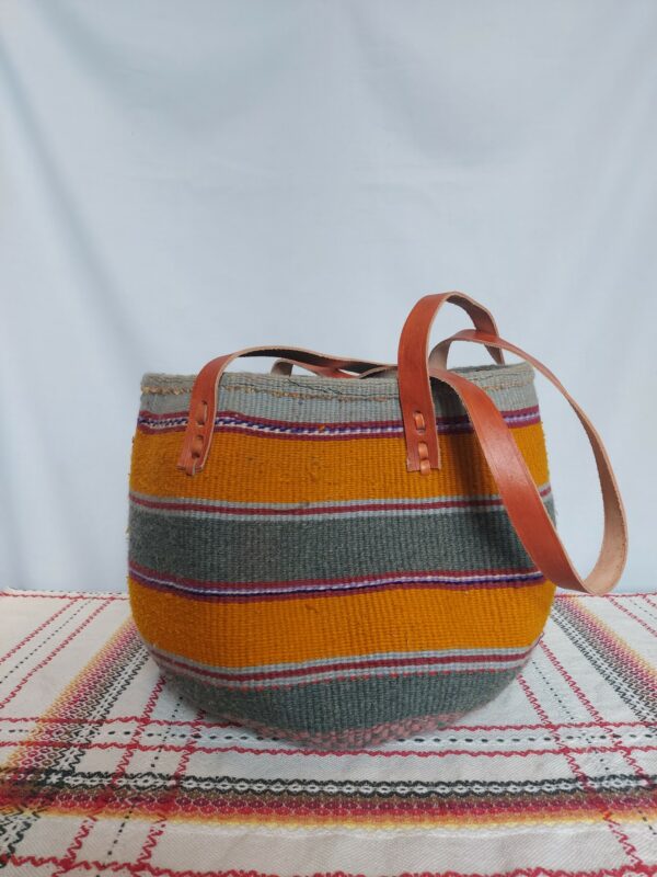 Woven wool bag with leather straps - Image 2