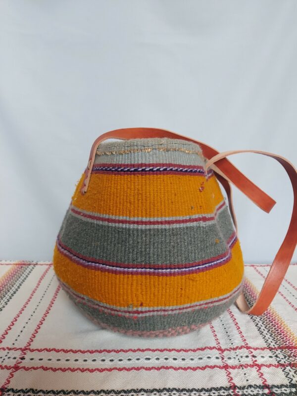 Woven wool bag with leather straps - Image 6