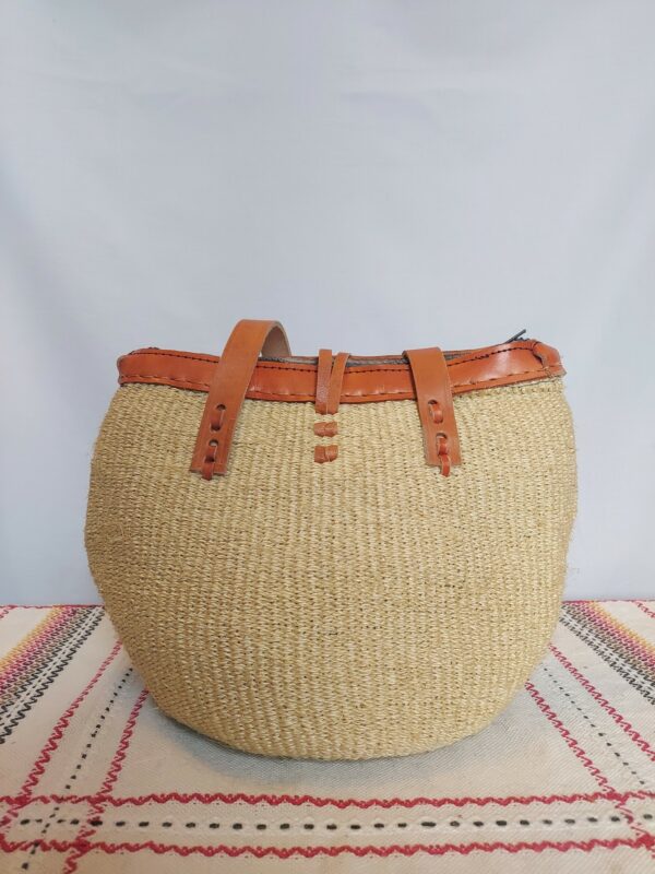 Sisal bag with leather straps - Image 7