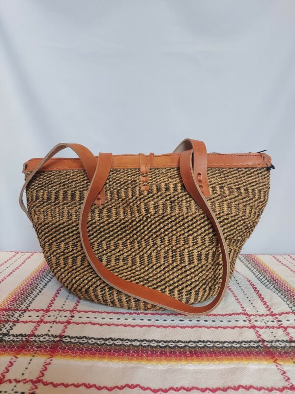 Sisal bag with leather straps - Image 4