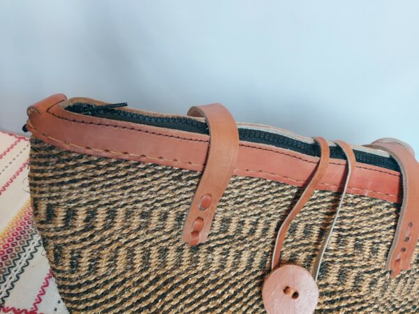 Sisal bag with leather straps - Image 6