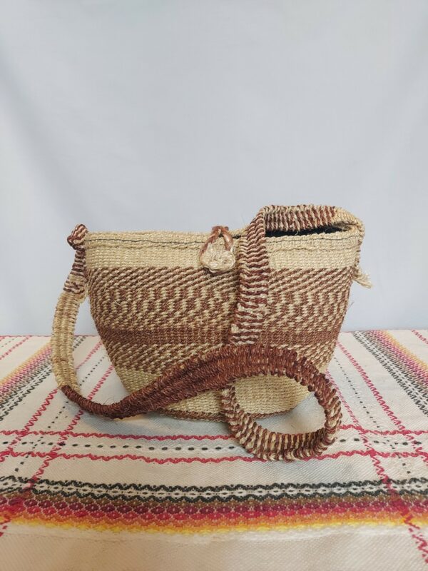 Sisal bag with sisal straps - Image 2