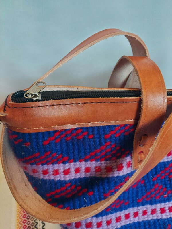 Woven wool bag with leather straps - Image 3