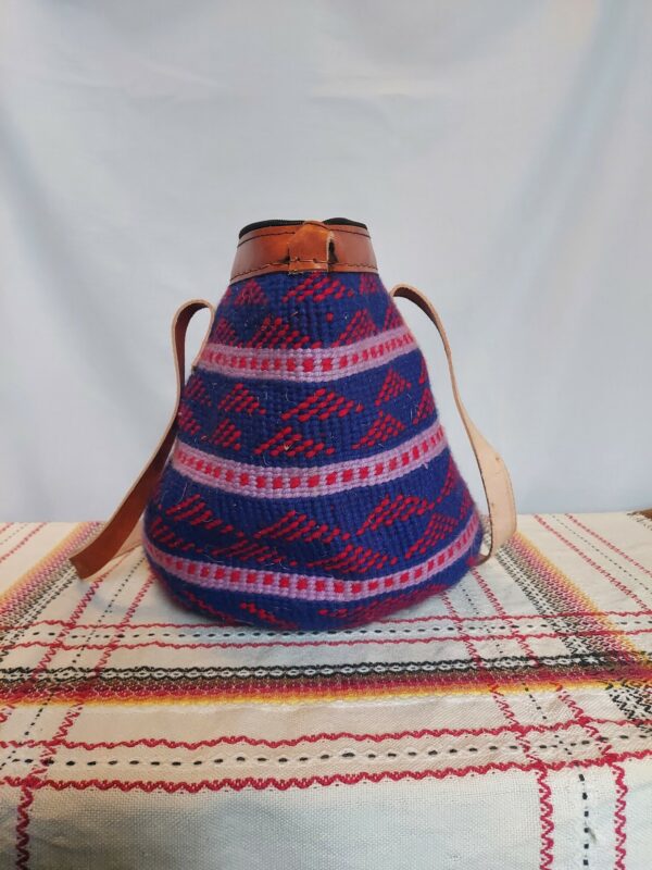 Woven wool bag with leather straps - Image 4