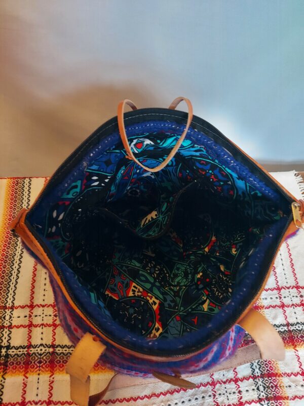 Woven wool bag with leather straps - Image 7