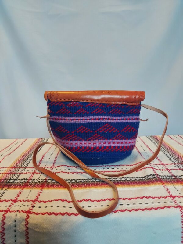 Woven wool bag with leather straps - Image 5
