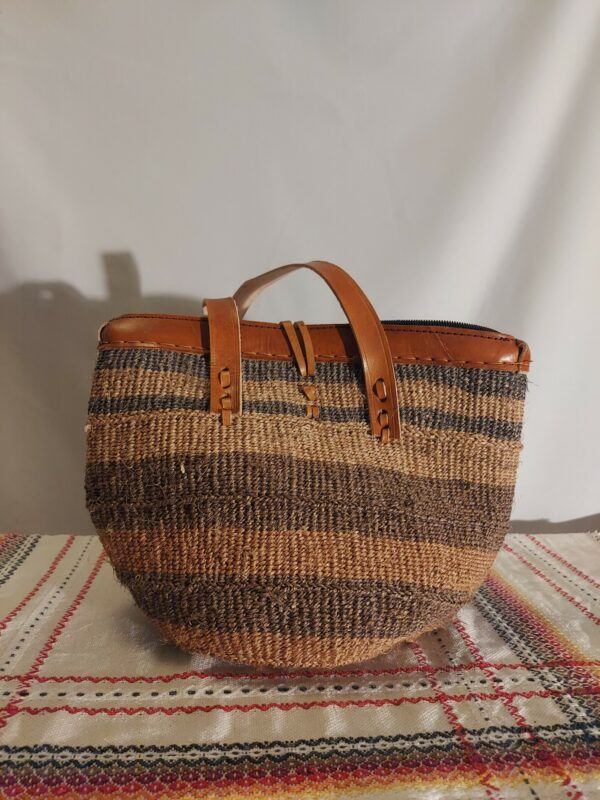 Sisal bag with leather straps - Image 4