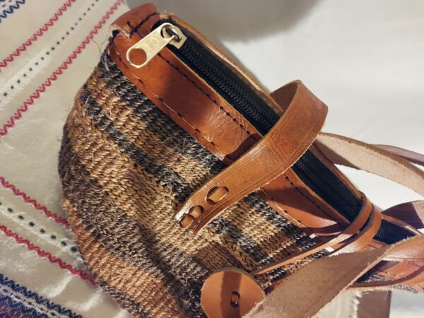 Sisal bag with leather straps - Image 6