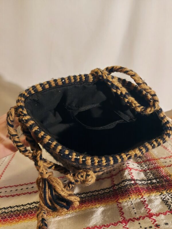 Woven wool bag with woven wool strap - Image 6