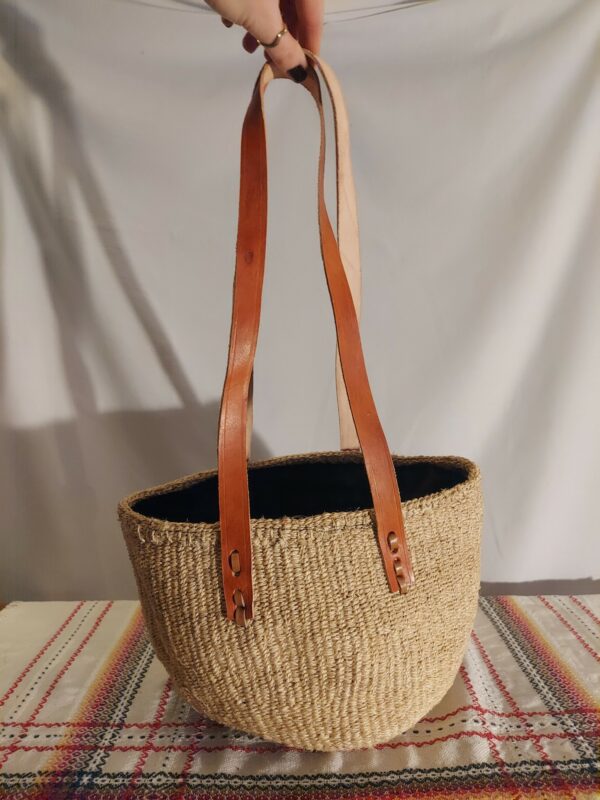 Sisal bag with leather straps